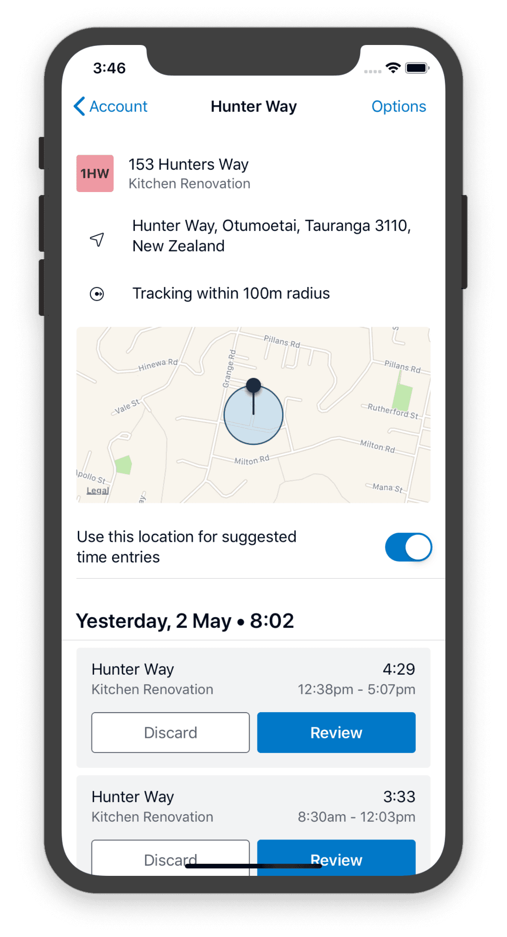 Xero mobile app project location screen showing a job address, a tracking radius on a map, a toggle for suggested time entries, and two suggested entries with Discard and Review actions